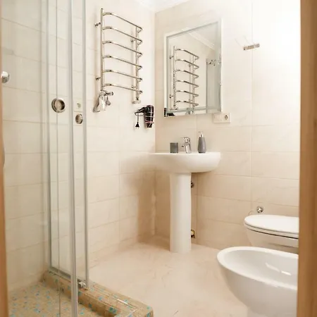 山林小屋 Gutsulwood *