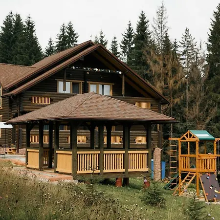 Gutsulwood بيت خشبي